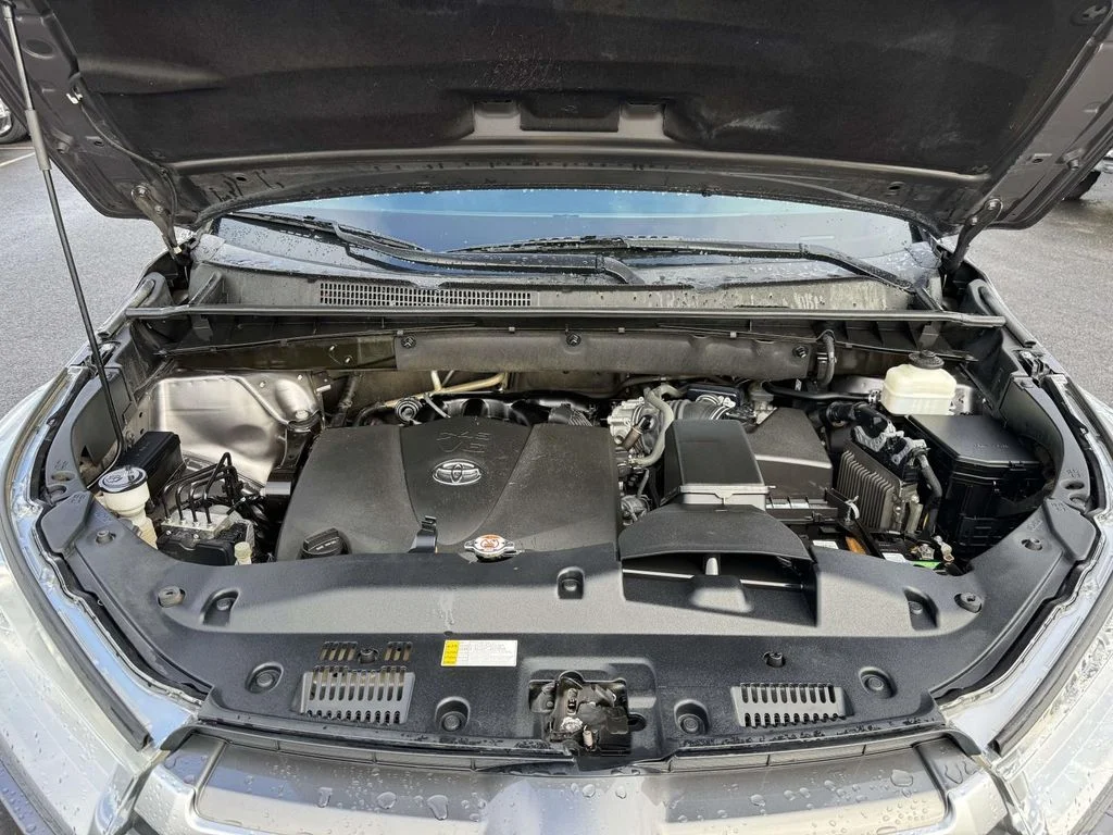 Used 2019 Gray Toyota XLE image 13
