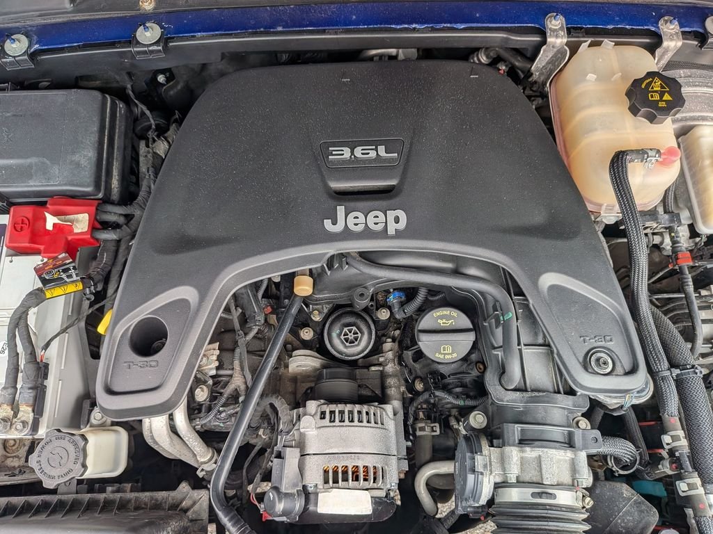 Used 2019 Blue Jeep Unlimited Sahara image 13