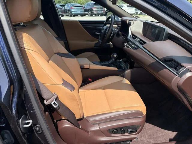 Used 2021  Lexus 350 image 27
