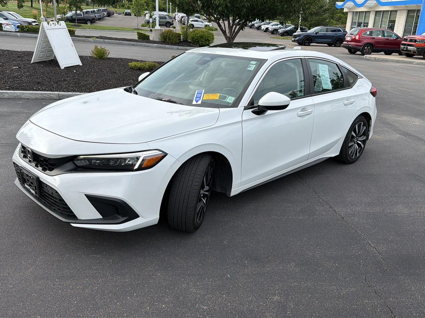 Used 2024 Platinum White Pearl Honda EX-L image 3