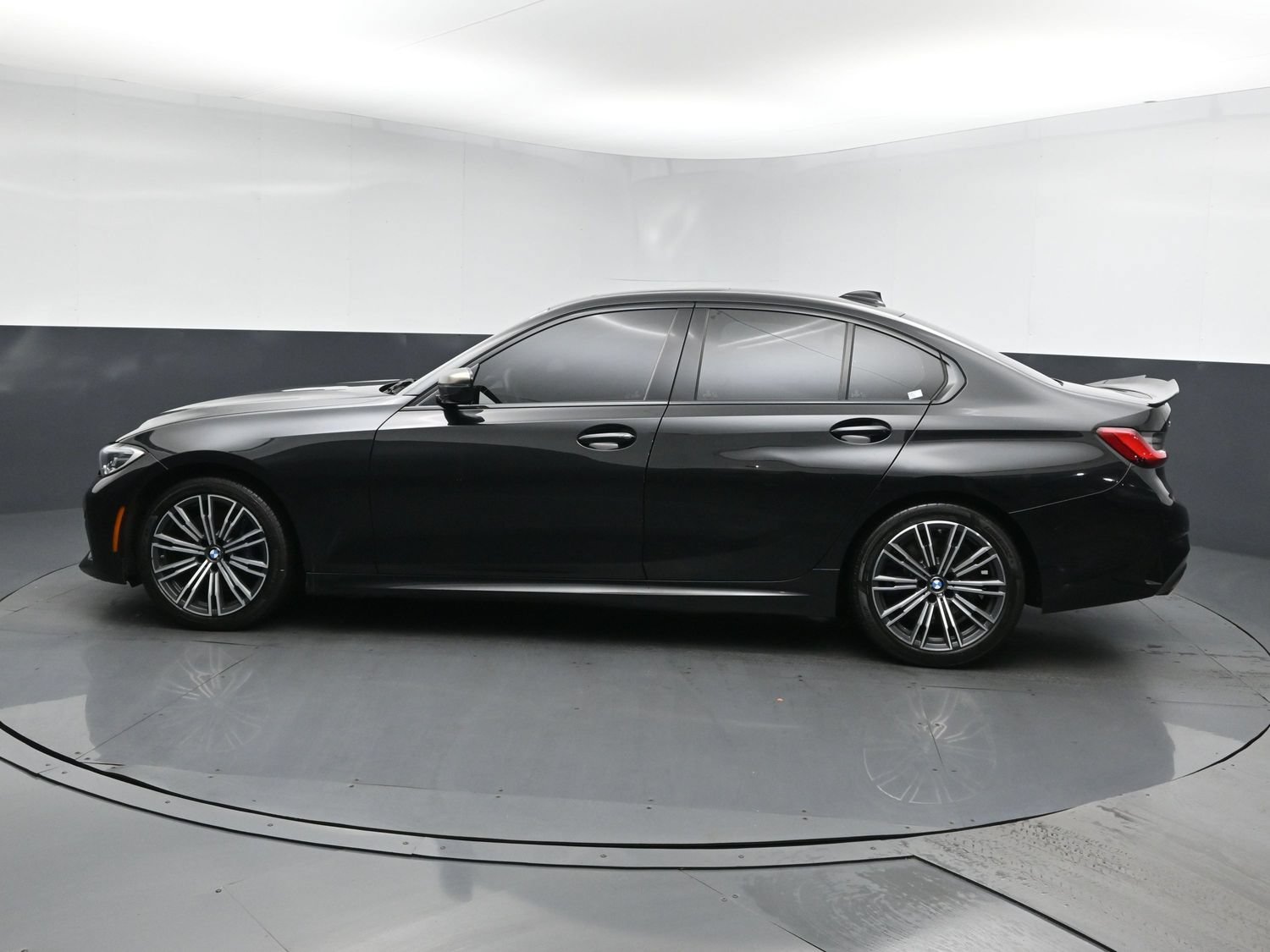 Used 2020 Black Sapphire Metallic BMW M340i xDrive image 4