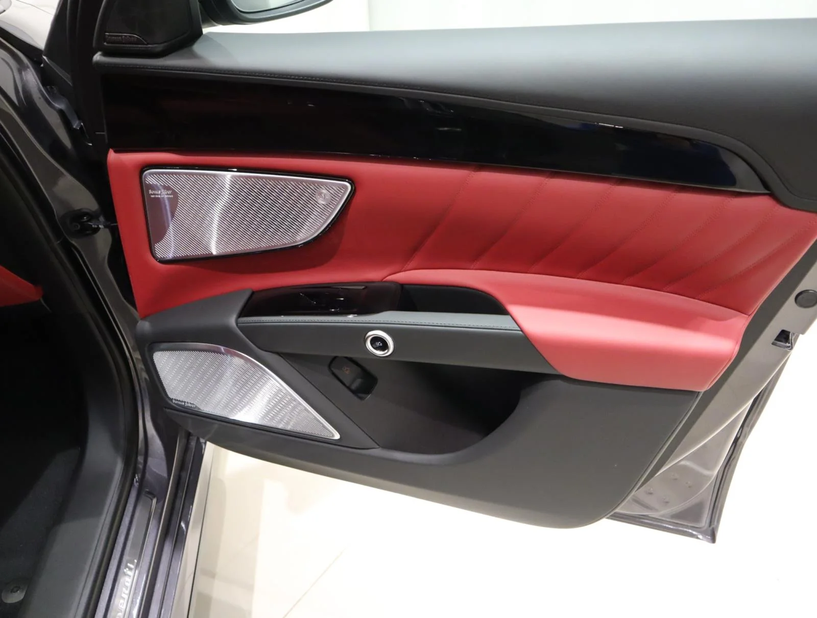 New 2025 Grigio Lava Metallic Maserati Modena AWD image 15