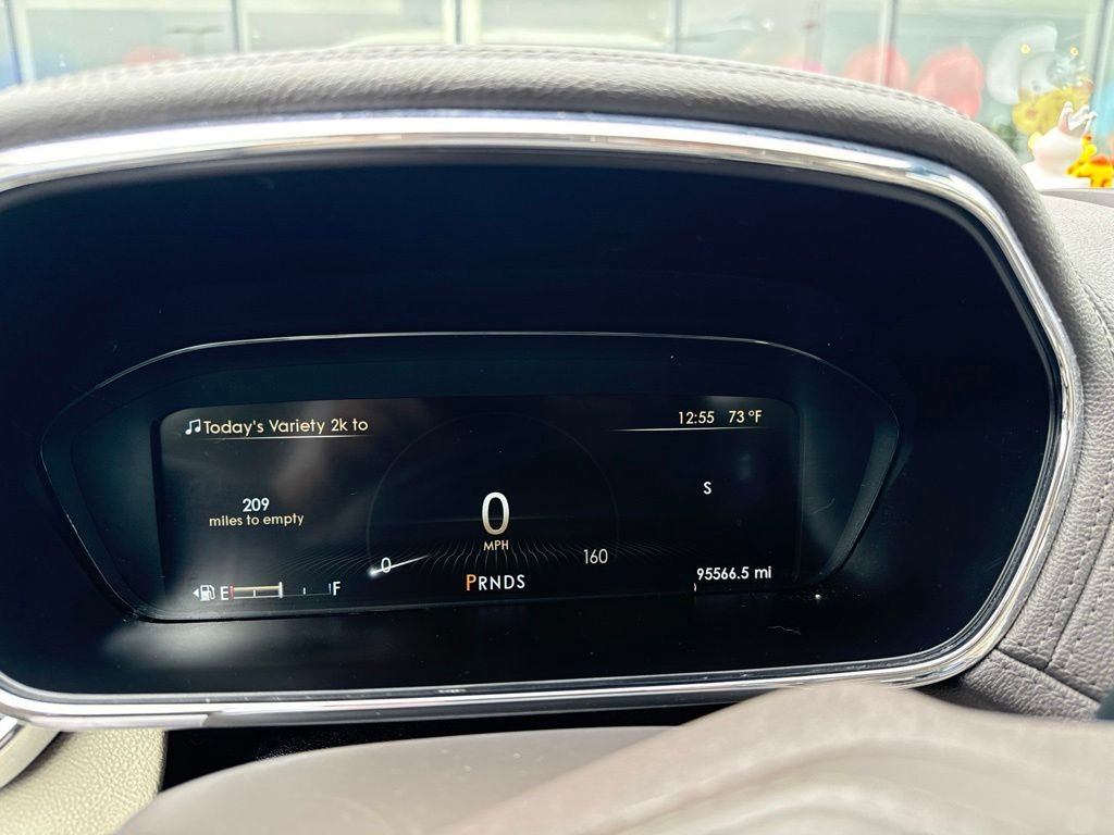 Used 2017 Gold Lincoln Reserve image 7