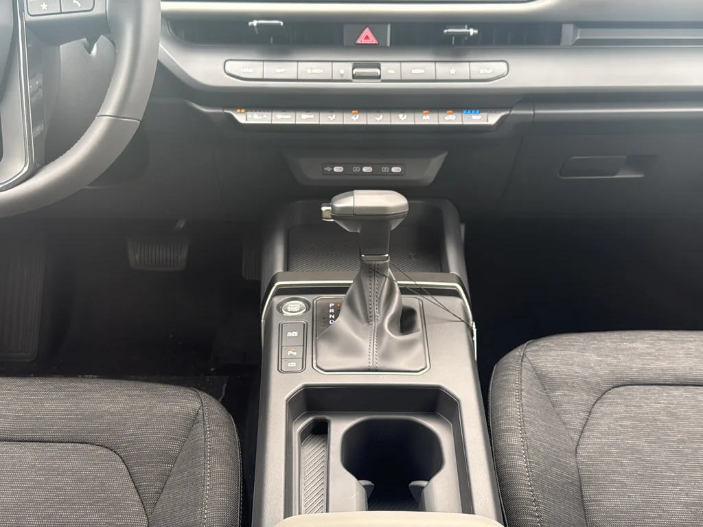 New 2027 Snow White Pearl Kia LX image 35