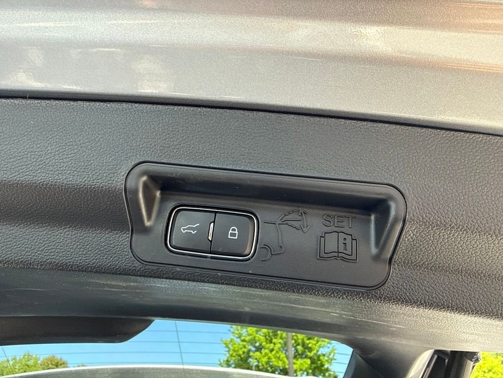 Used 2022 Silver Ford XLT image 28