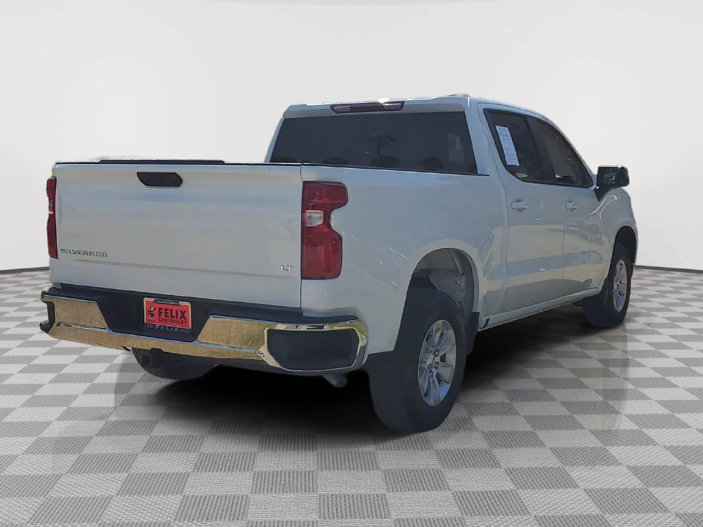 Used 2026 Summit White Chevrolet LT image 4