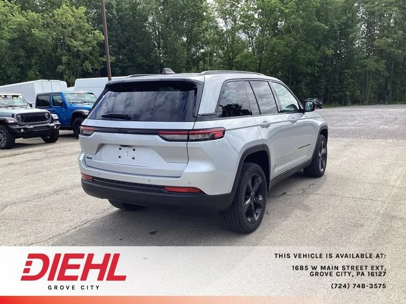 Used 2023 Silver Jeep Altitude X 4x4 image 7