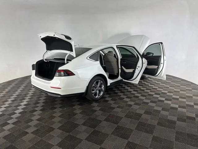 Used 2024 White Honda EX image 17