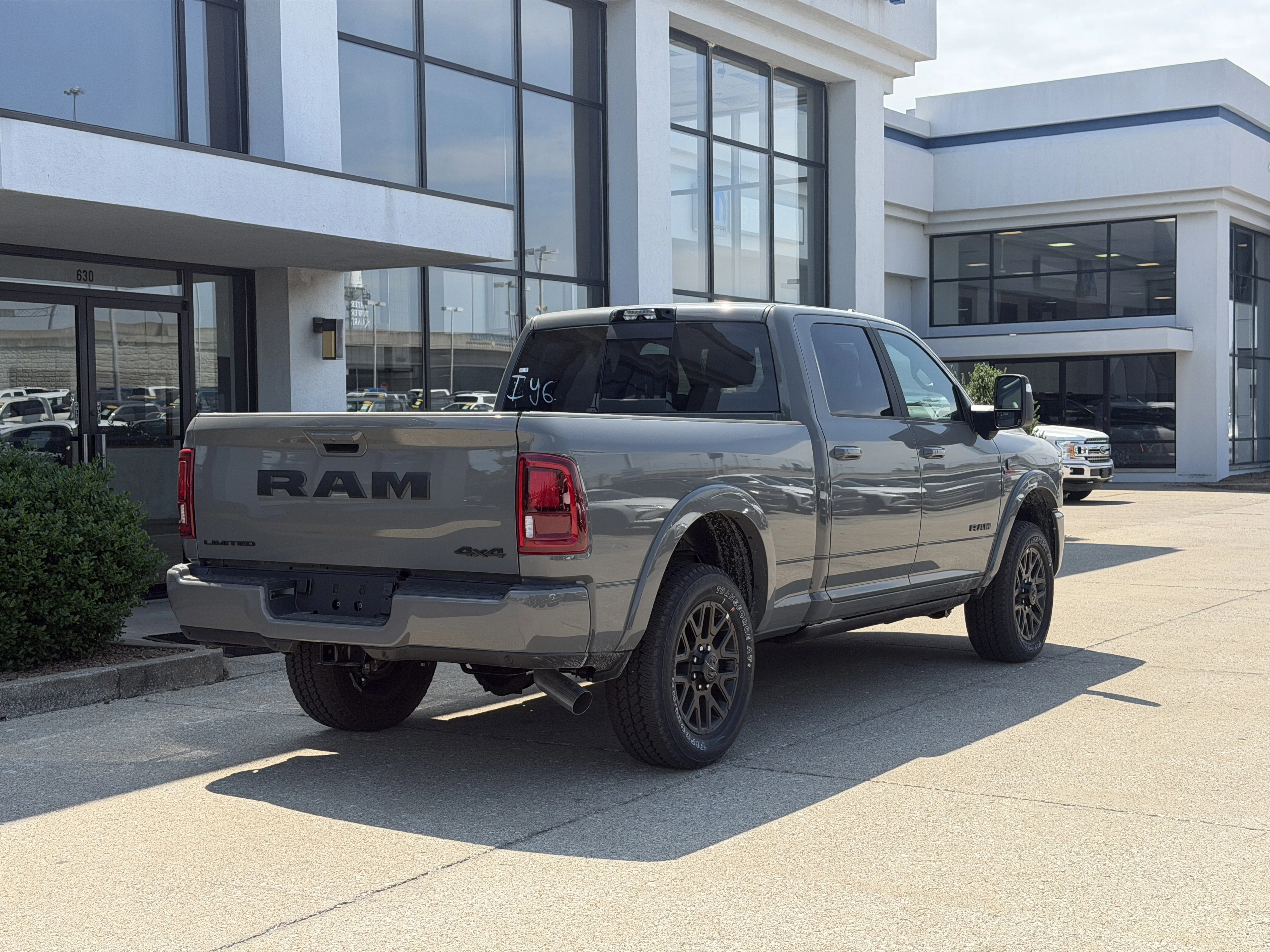 New 2026 Ceramic Gray Clear-Coat Exterior Paint RAM Limited image 4