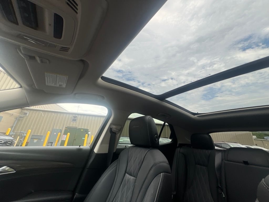 Used 2022 Red Buick Avenir image 17