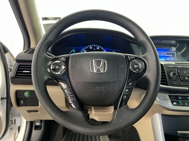 Used 2015 White Honda  image 23