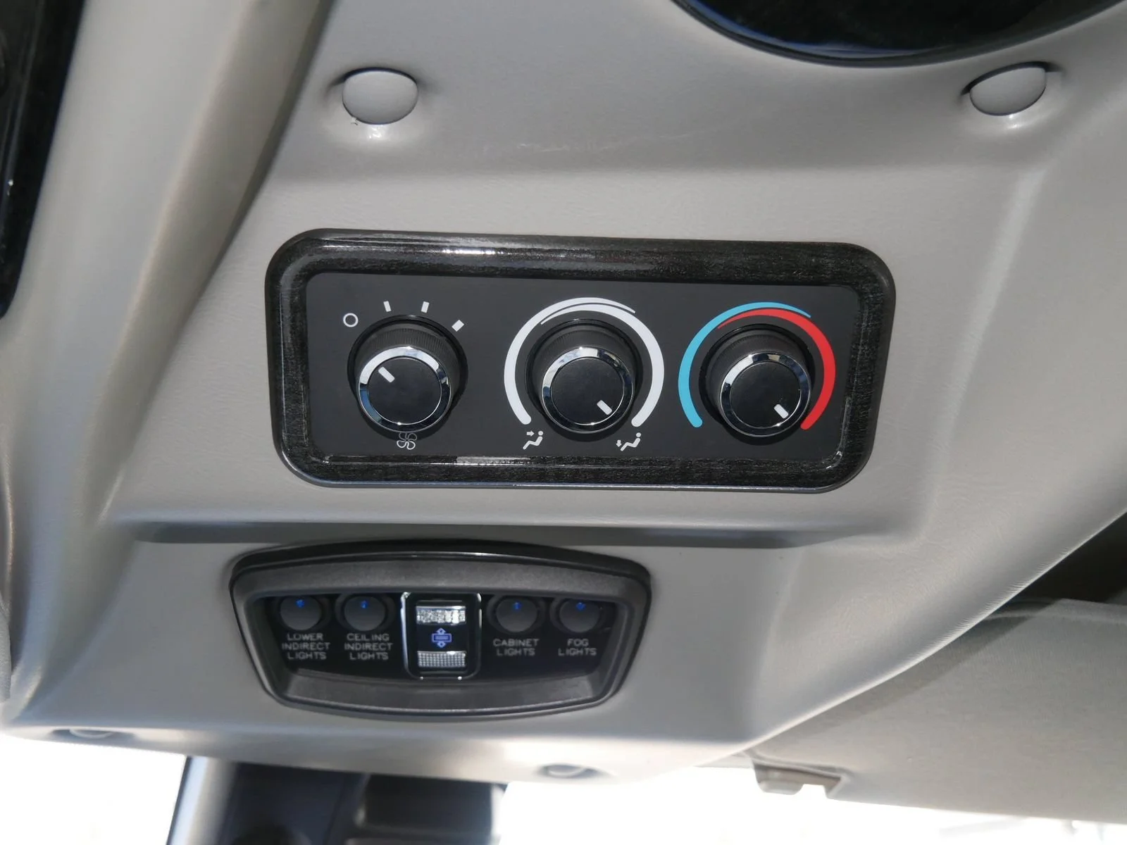 Used 2025 Onyx Black GMC Work Van image 43
