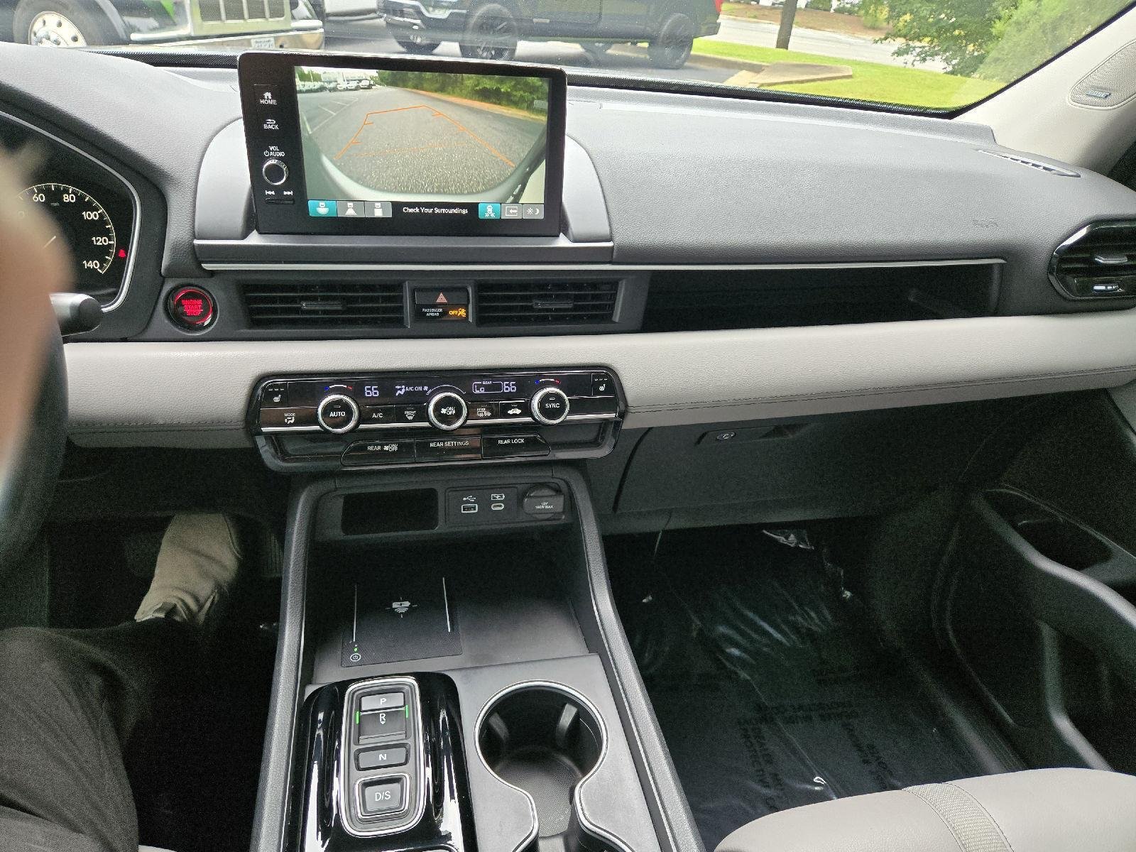 Used 2024 Lunar Silver Metallic Honda Touring image 43