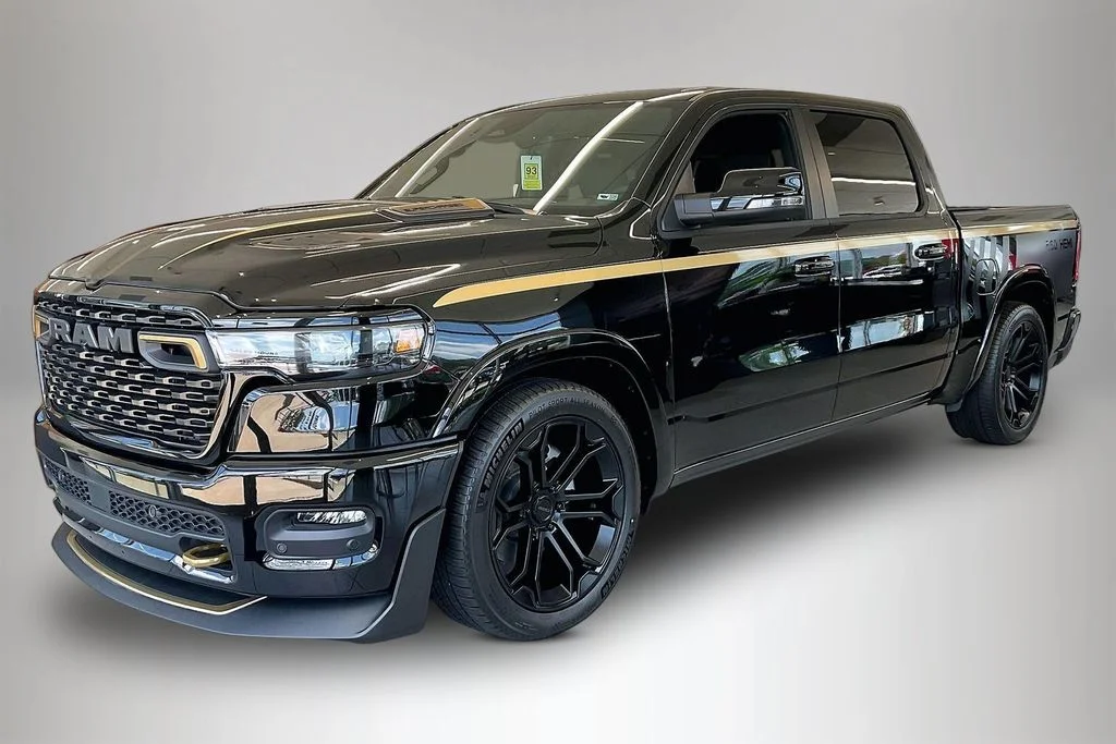 New 2026 Diamond Black Crystal Pearl-Coat Exterior Paint RAM Big Horn/Lone Star image 1