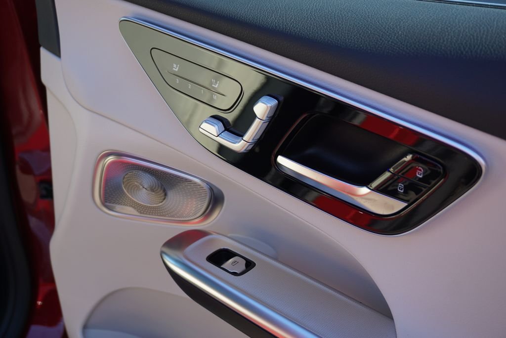 Used 2026 Patagonia Red Metallic Mercedes-Benz GLC 300 image 64