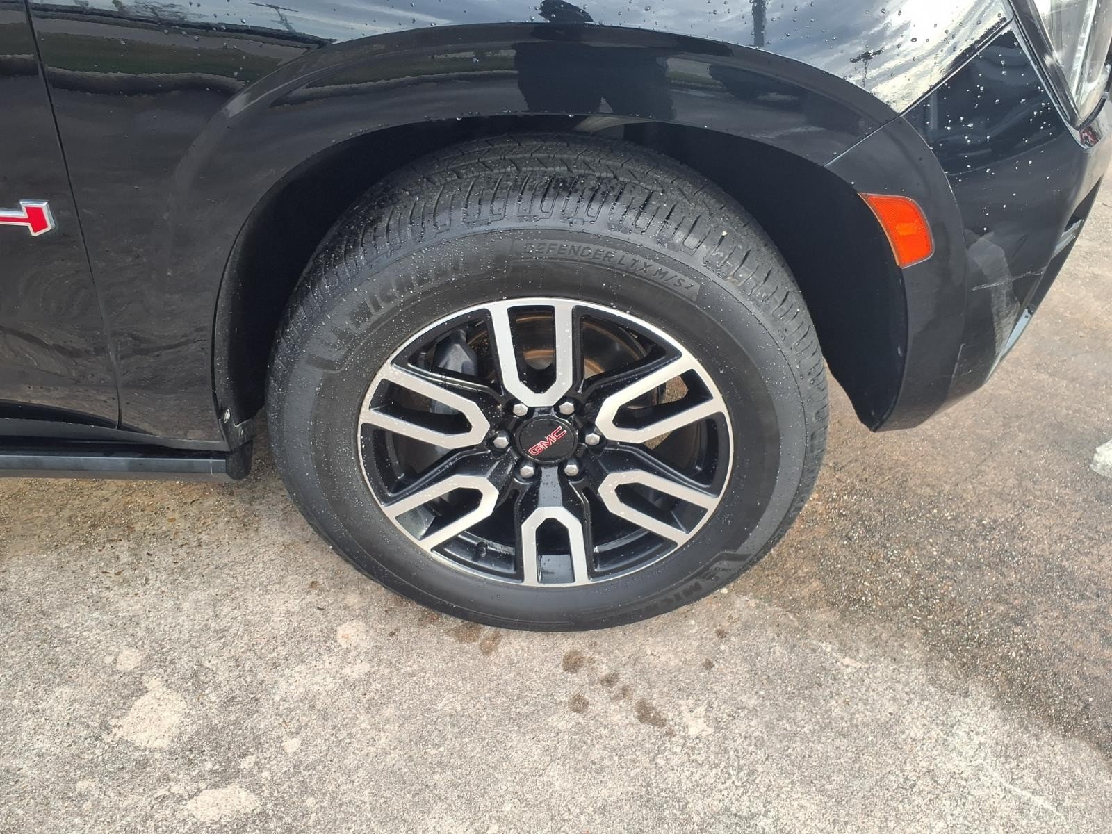 2022 GMC Yukon photo 7 of 28