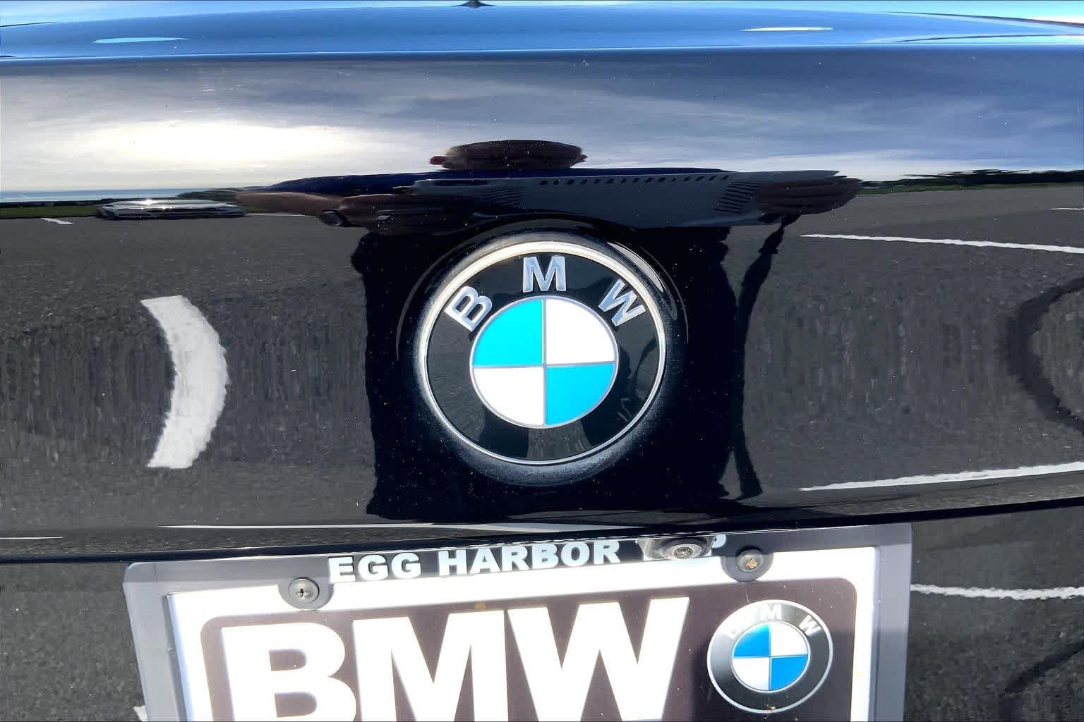 Used 2022 Jet Black BMW 530i xDrive image 9
