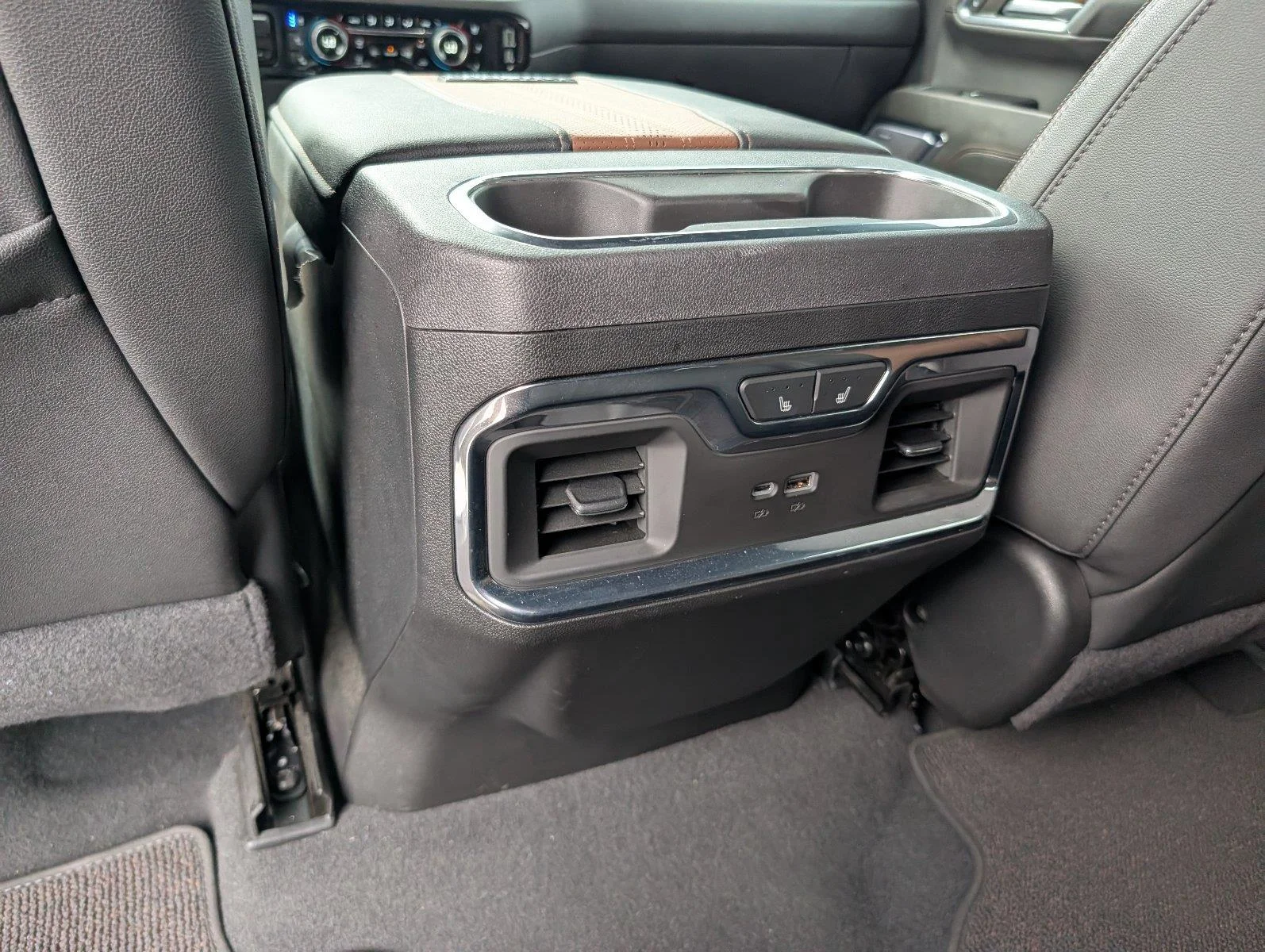 Used 2024 Iridescent Pearl Tricoat Chevrolet High Country image 33