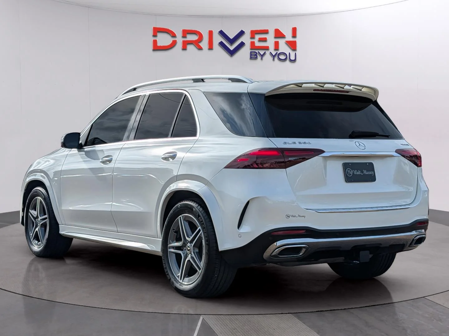 Used 2024 MANUFAKTUR Diamond White Metallic Mercedes-Benz GLE 350 image 3