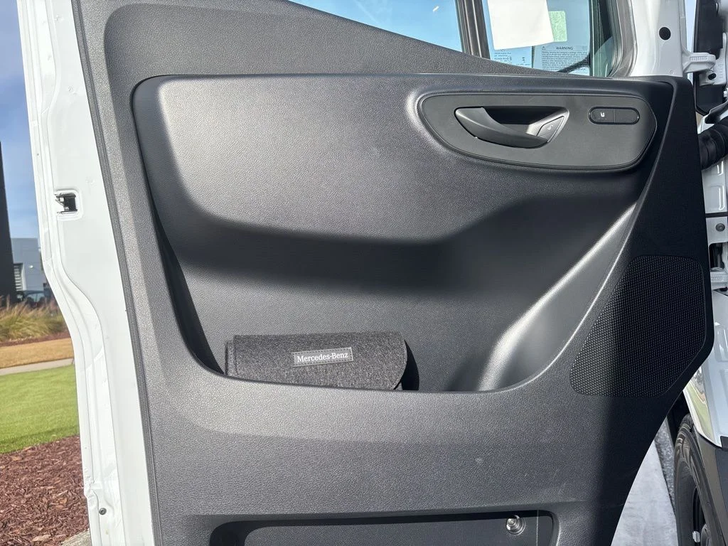 New 2026  Mercedes-Benz Ranger Contractor PKG/Roof Rack image 33