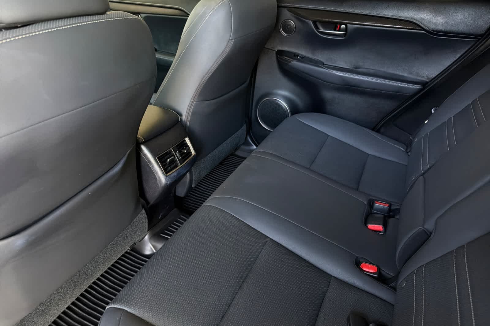 Used 2020 Atomic Silver Lexus  image 4