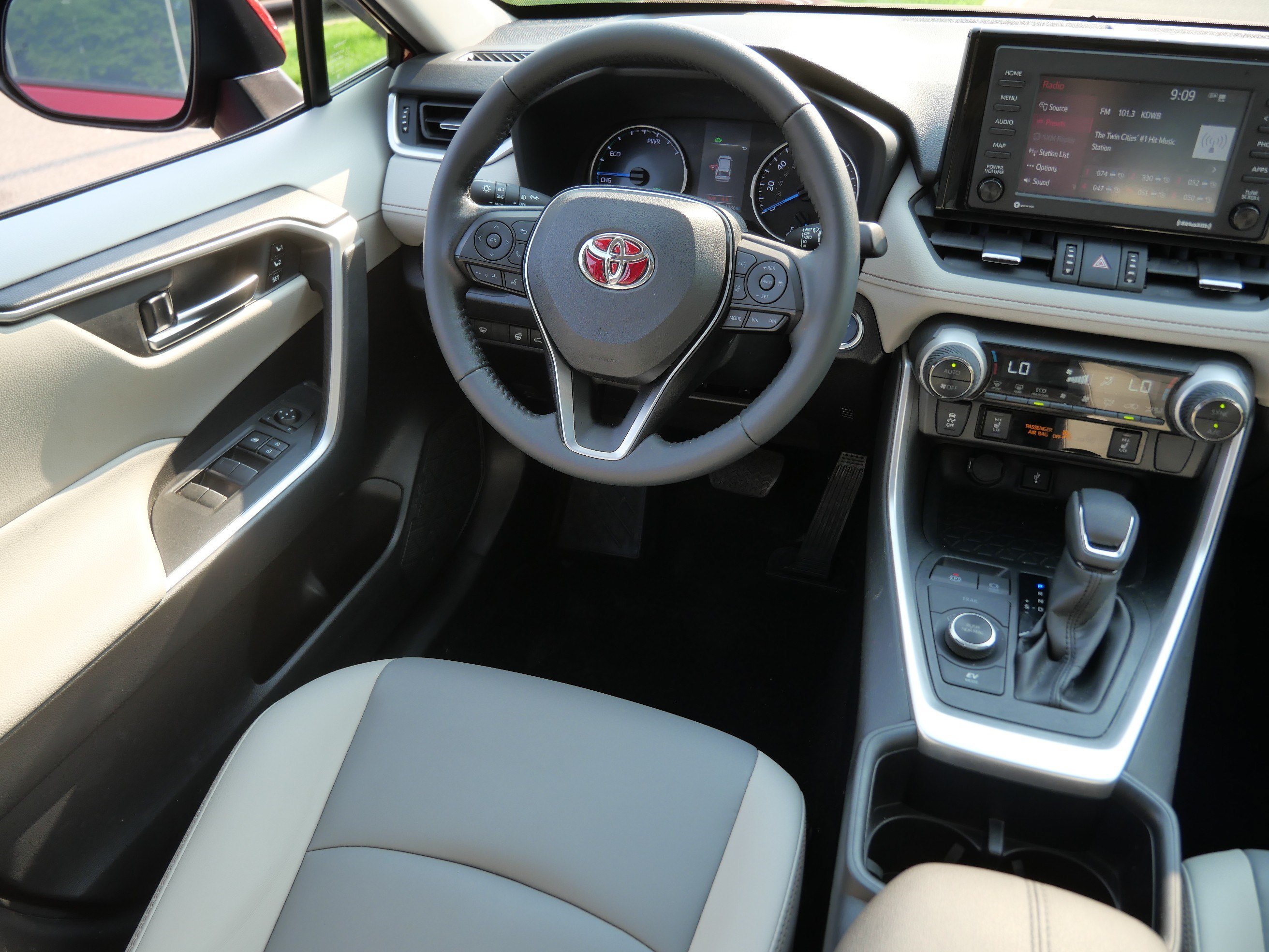 Certified Used 2022 Ruby Flare Pearl Toyota Hybrid XLE Premium image 10
