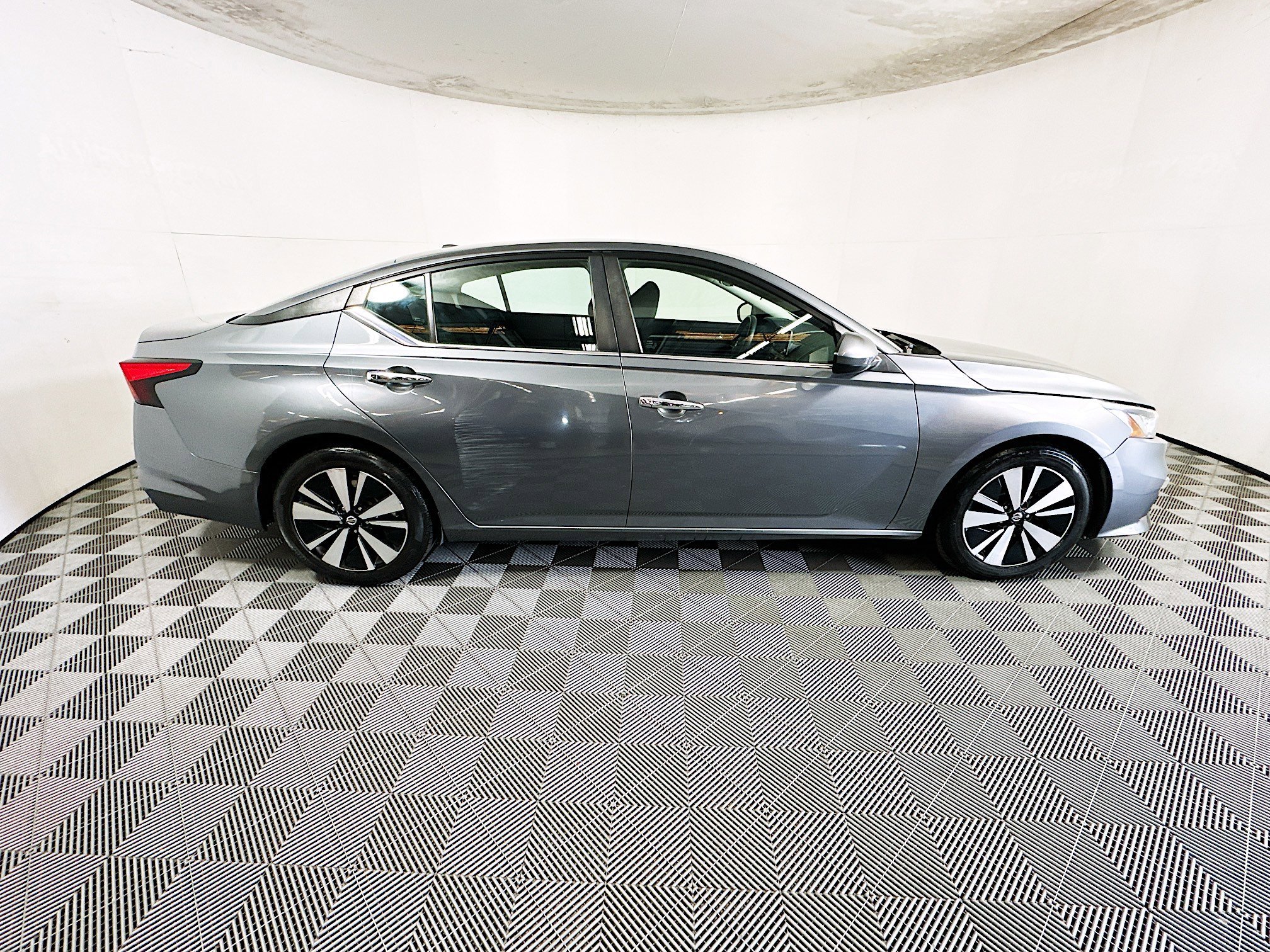 2021 Nissan Altima thumbnail 5