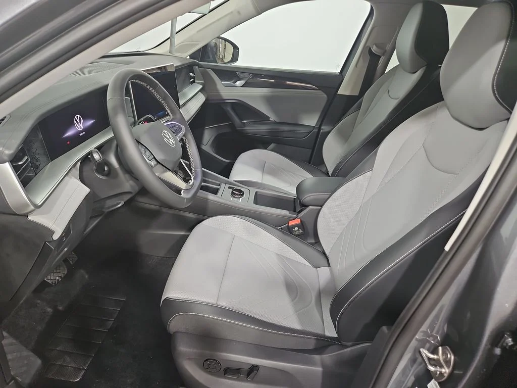 2026 Volkswagen Tiguan SE - Photo 9