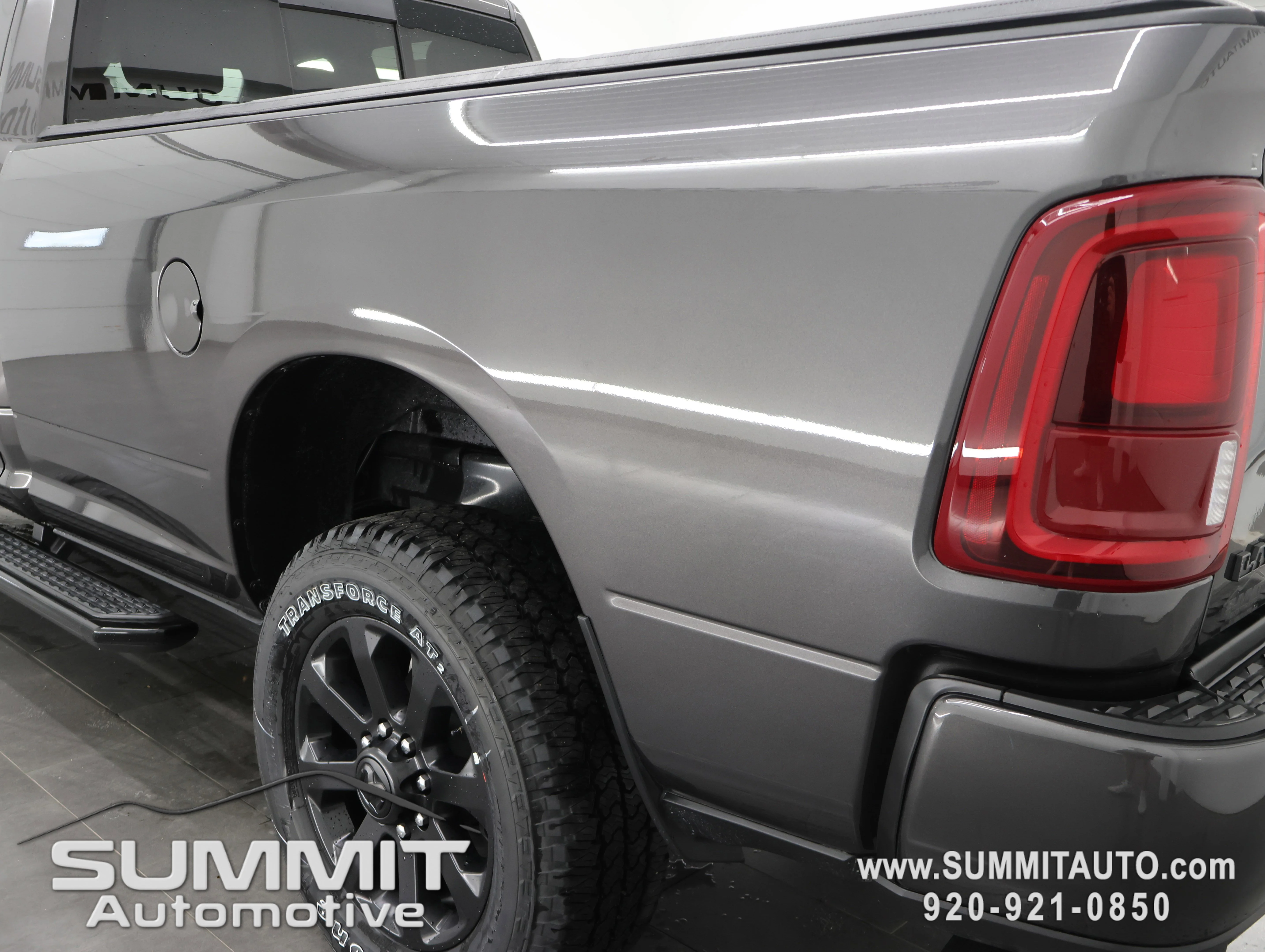 New 2026 Granite Crystal Metallic Clear-Coat Exterior Paint RAM Laramie image 30
