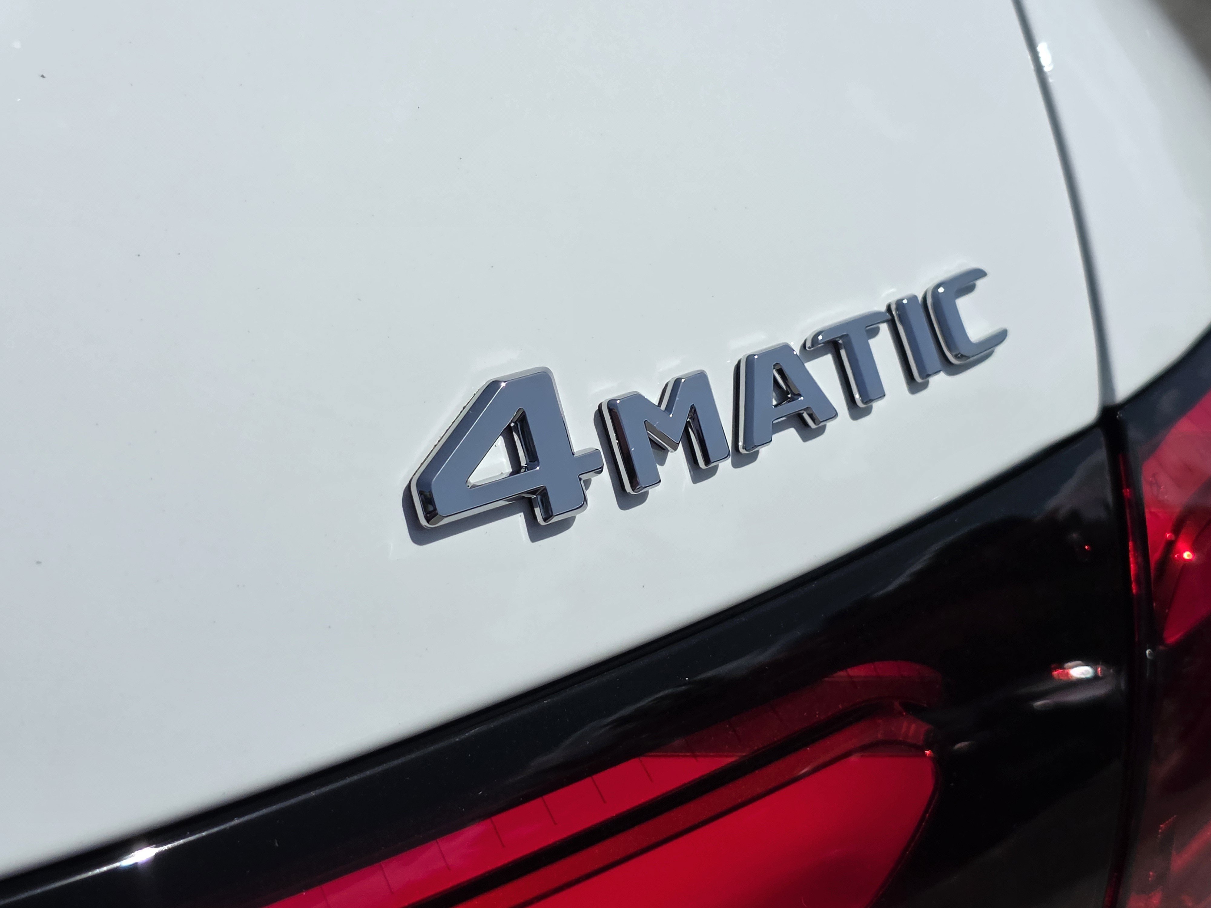 New 2026 Polar White Mercedes-Benz GLC 300 image 37
