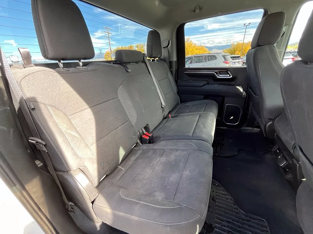 Used 2025 Summit White Chevrolet LT image 18