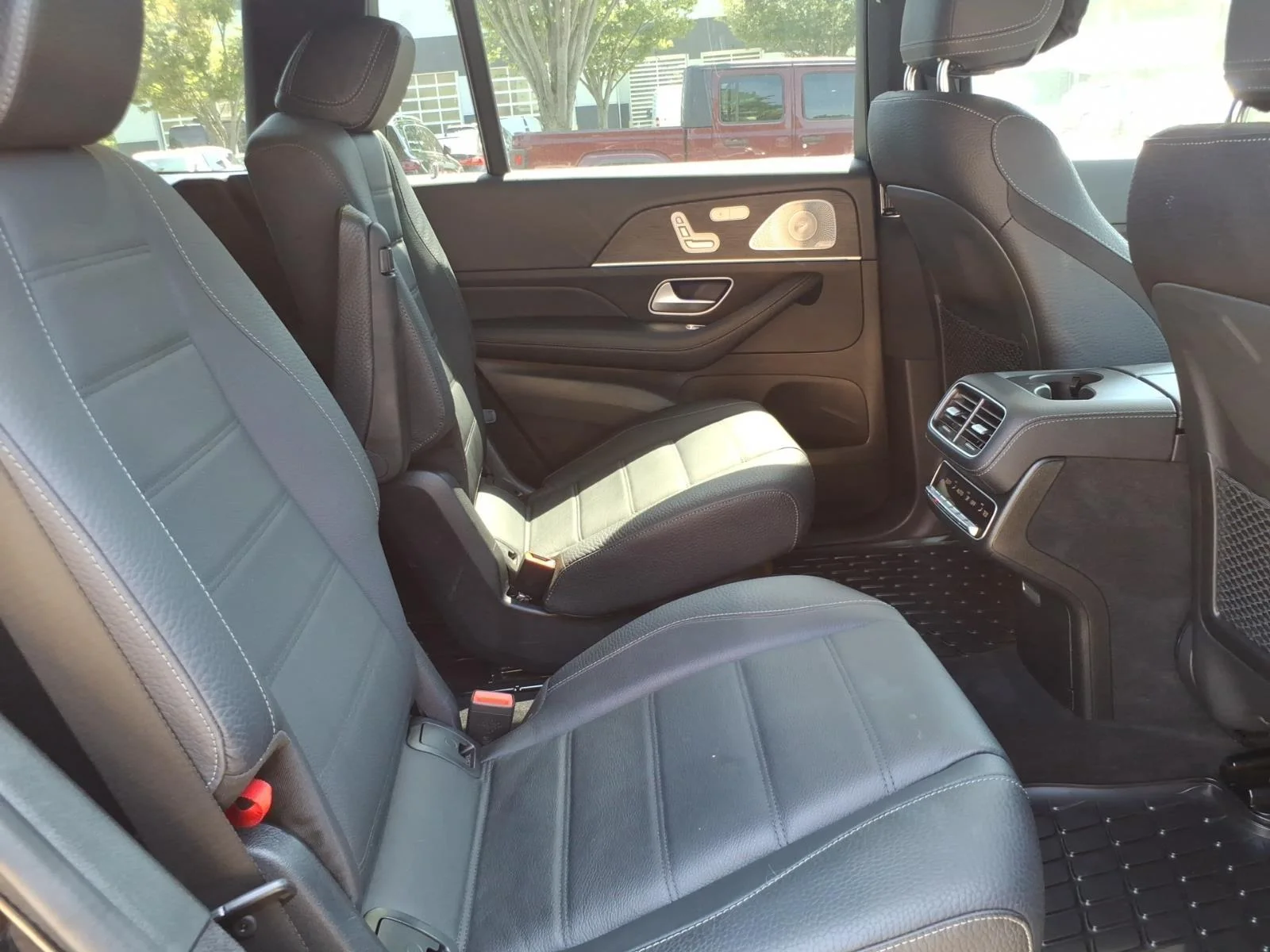 Certified Used 2025 Black Mercedes-Benz GLS 580 image 27
