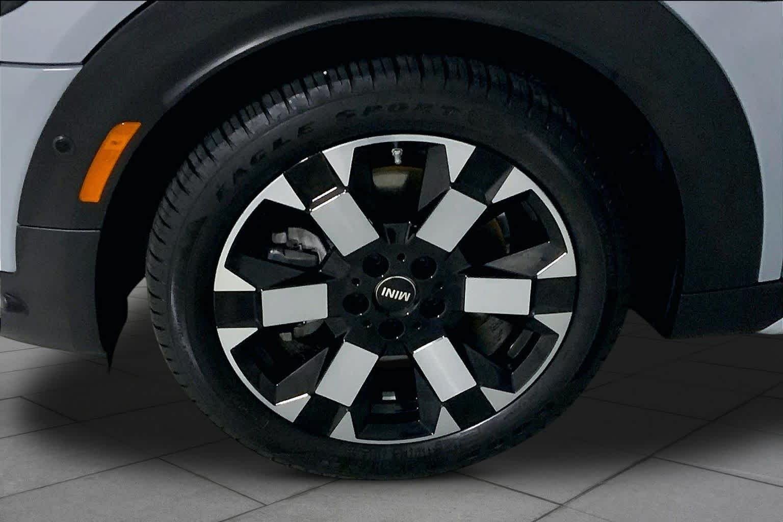 Used 2023 Momentum Grey MINI Cooper S image 10