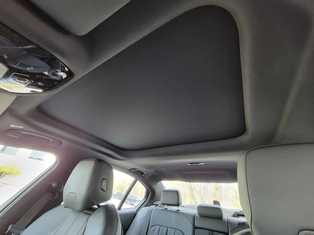 Used 2025 White Metallic BMW 530i image 37