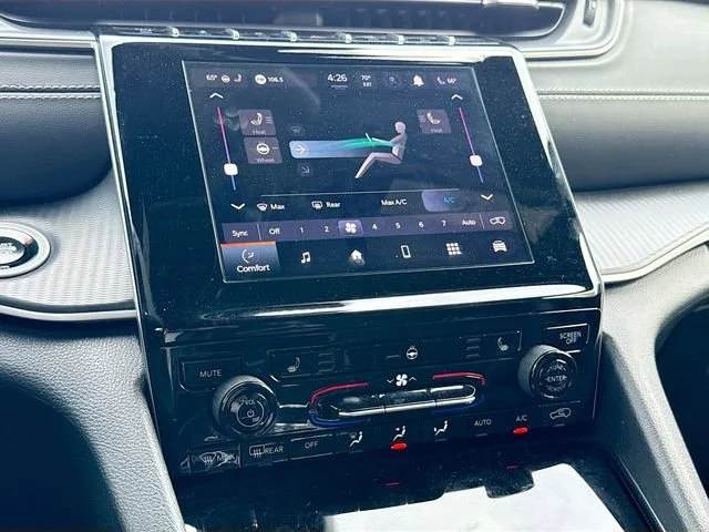 Used 2024 Silver Zynith Jeep Altitude image 30