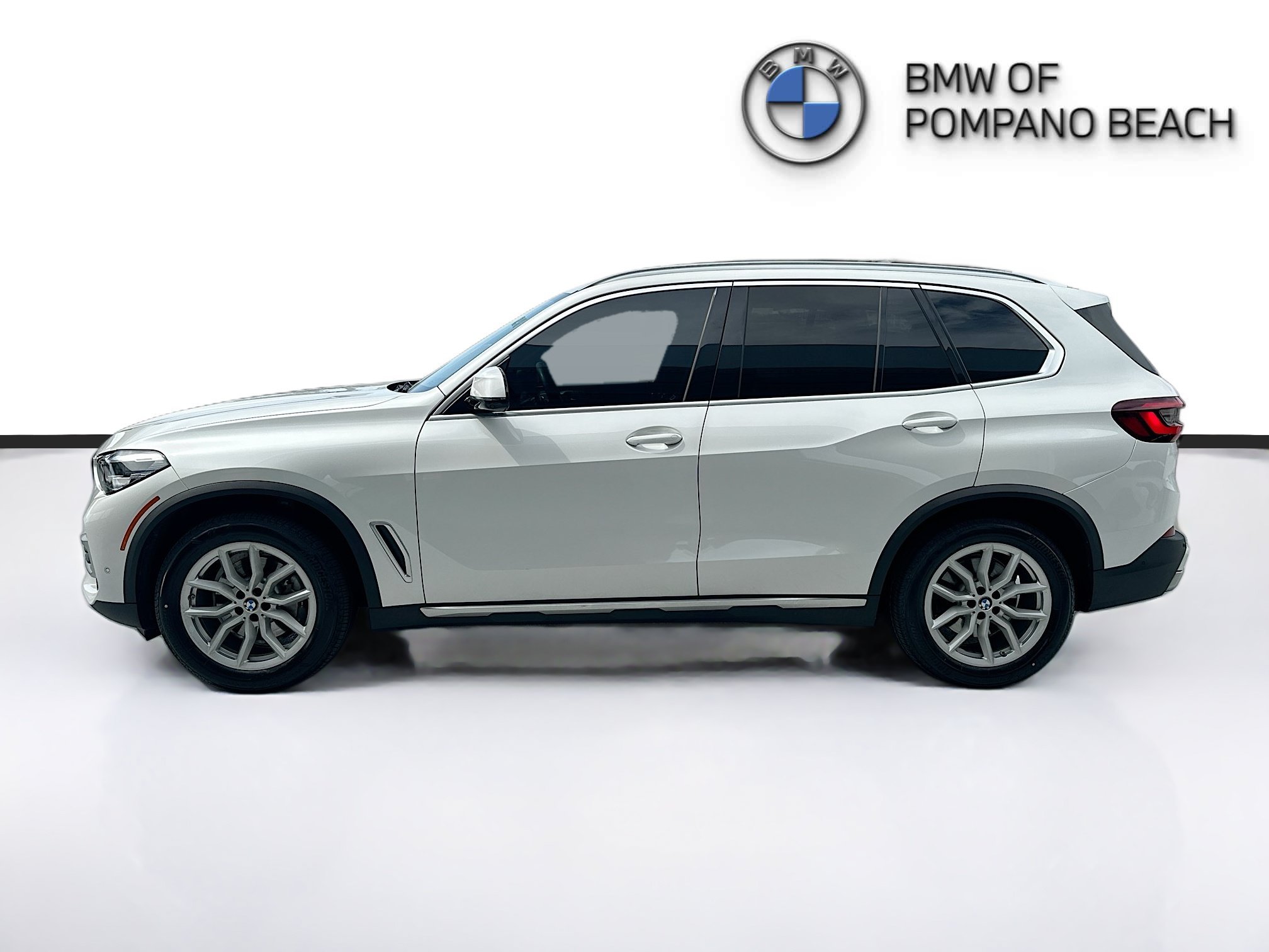 Certified Used 2023 Mineral White Metallic BMW xDrive40i image 4