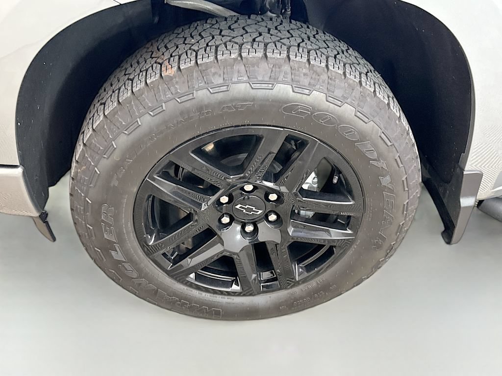 Used 2025 Sterling Gray Metallic Chevrolet RST image 32