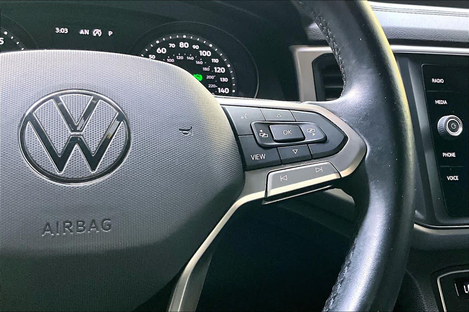 Used 2020 Pure White Volkswagen 3.6L V6 SE w/Technology image 24
