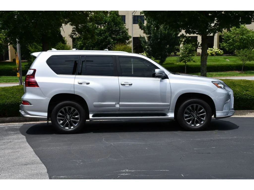 Used 2019 Silver Lining Metallic Lexus Premium image 3