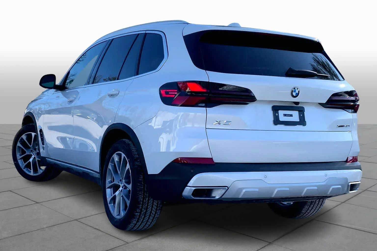 New 2026 Mineral White Metallic BMW xDrive40i image 12
