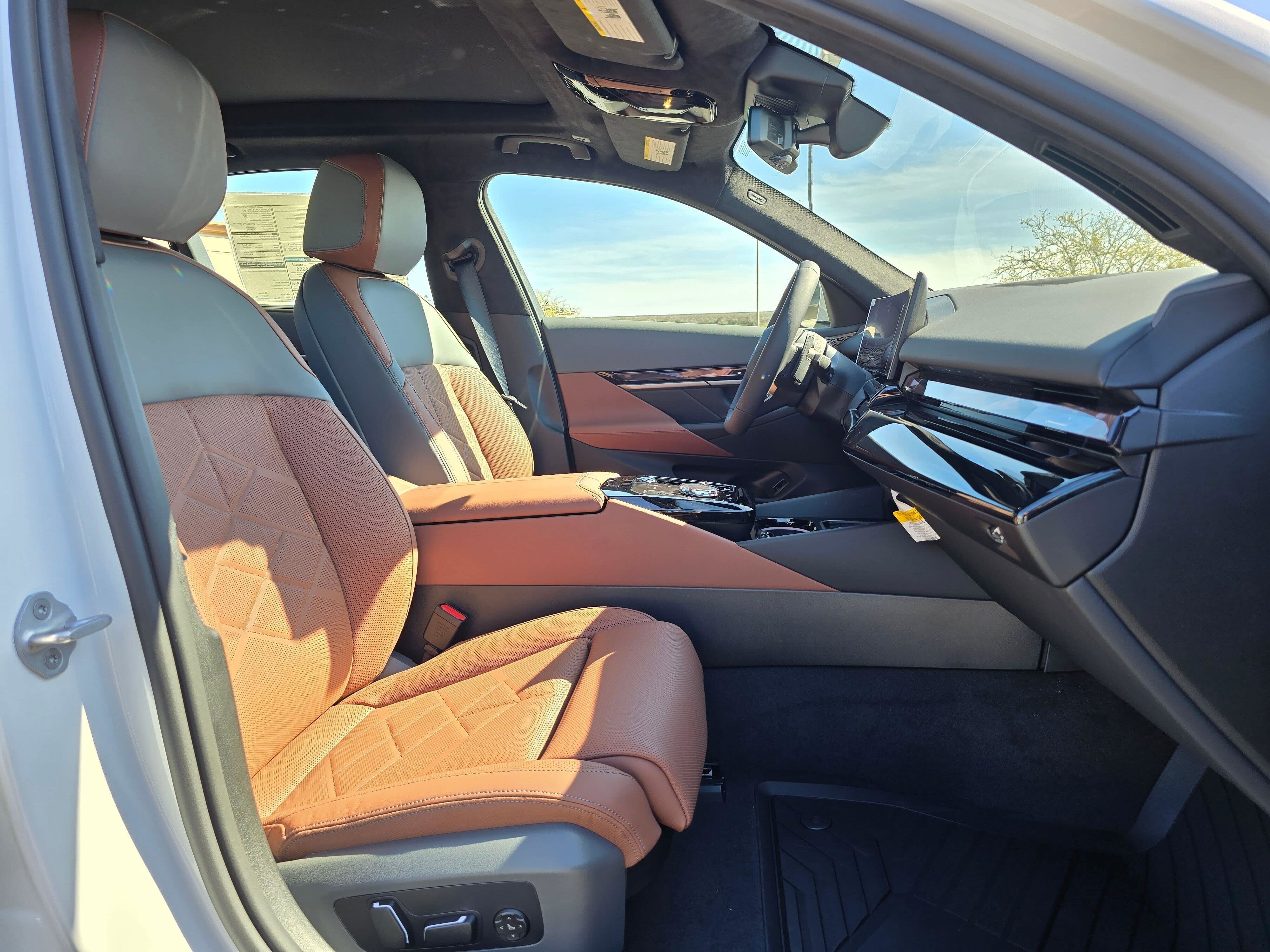 2026 BMW 5 Series 550e - Photo 14