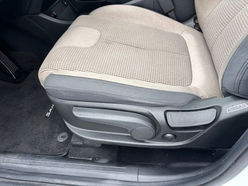 Used 2022 Gray Hyundai SE image 25