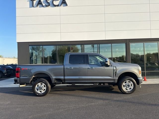 Used 2025 Gray Metallic Ford XLT image 2