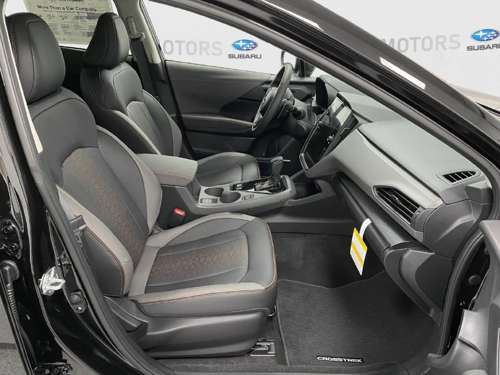 Used 2025 Crystal Black Silica Subaru Limited image 17