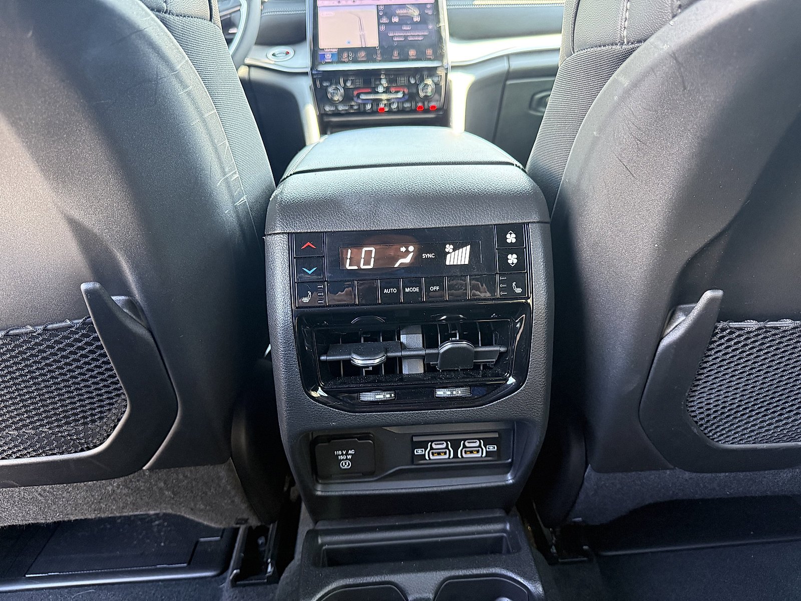Used 2025 Diamond Black Crystal Pearlcoat Jeep Limited image 12