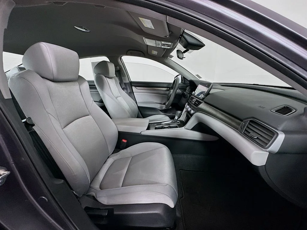 Used 2018 Lunar Silver Metallic Honda LX image 25