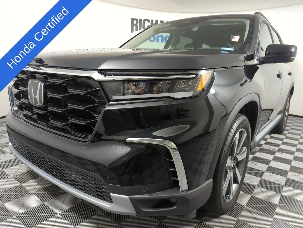 2024 Honda Pilot Touring 2WD's photo