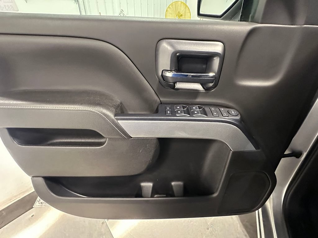 Used 2019 SILVER ICE METALLIC Chevrolet LT image 20