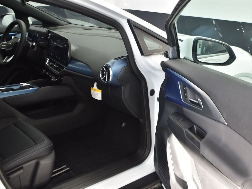 New 2025 Summit White Chevrolet LT image 20