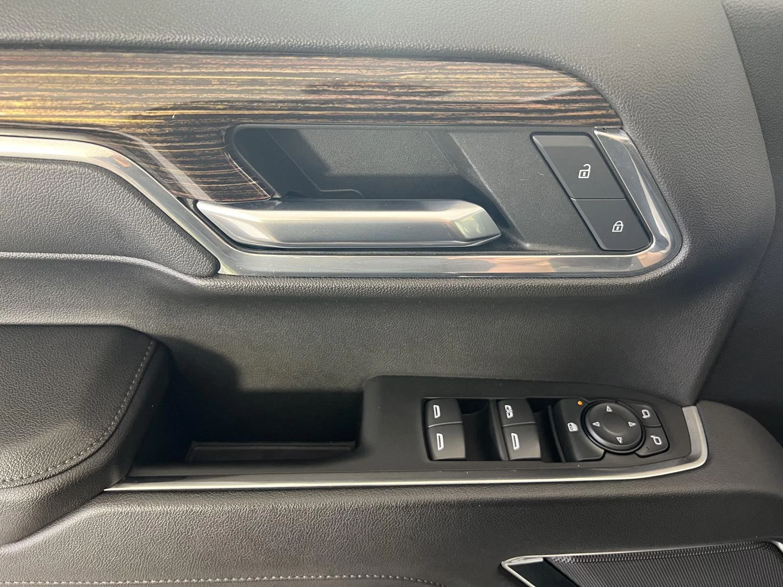 Used 2023 Summit White GMC Elevation image 13